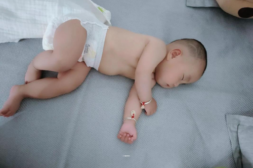 湖北怀孕多久会显肚子